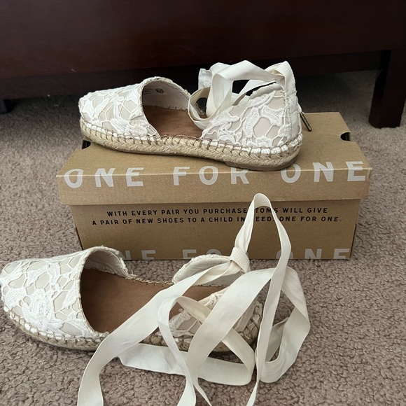 Toms Shoes - Toms Lace up espadrilles